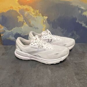 Brooks Adrenaline GTS 23 Women's White Running Shoes Size 10.5B